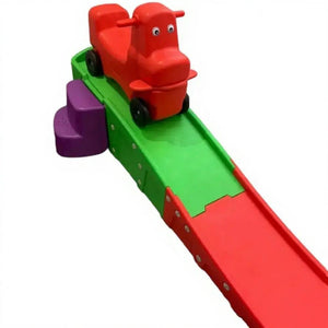 سيارة كوستر حمراء مع زحلاقيه للأطفال.