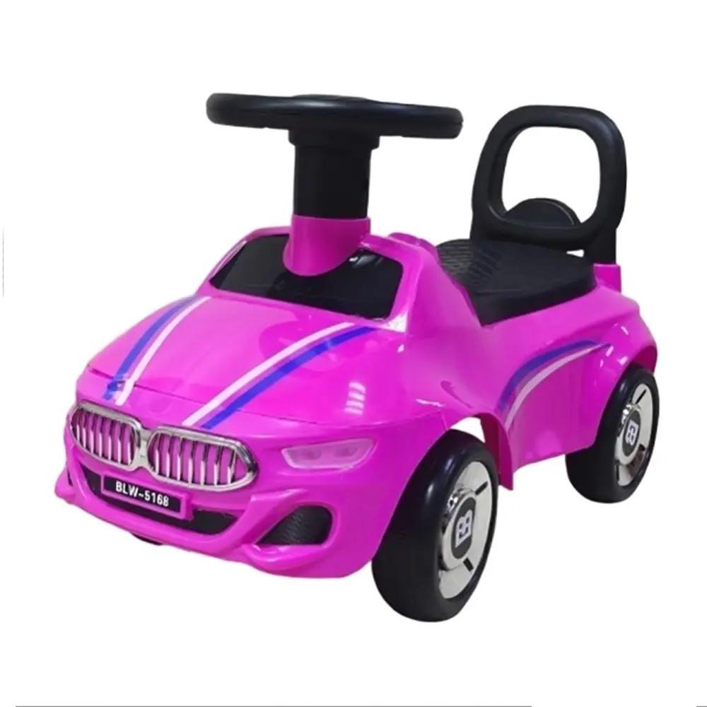 سيارة بي إم دبليو دفع للأطفال بتصميم فاخر.