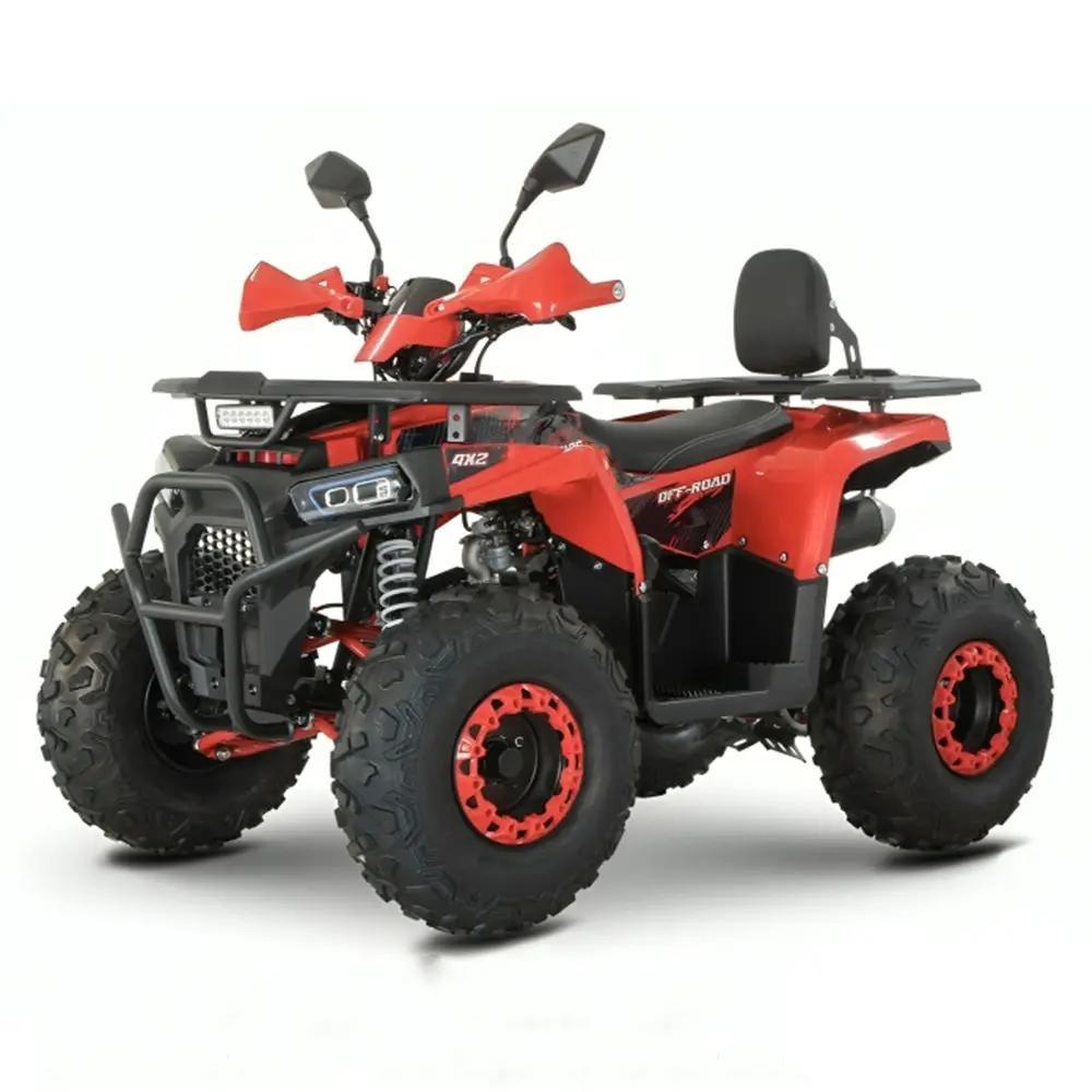 باجي بنزين 150 سي سي تواير 8 إنش متوفر باللون الأحمر أو الأسود.